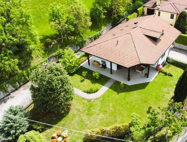 casa indipendente a Centro Valle Intelvi in zona Castiglione d'Intelvi