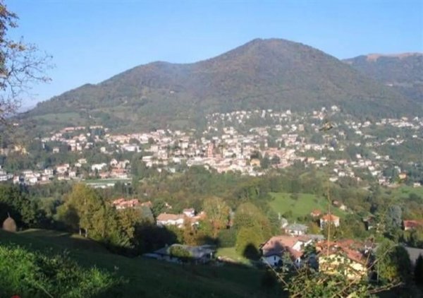 esavano in vendita a Centro Valle Intelvi in zona Orimento