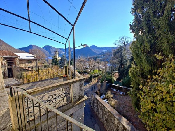 casa indipendente a Centro Valle Intelvi in zona Castiglione d'Intelvi