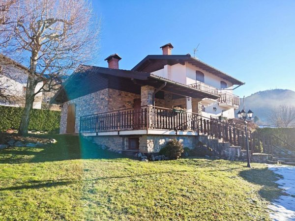 casa indipendente a Centro Valle Intelvi in zona Castiglione d'Intelvi