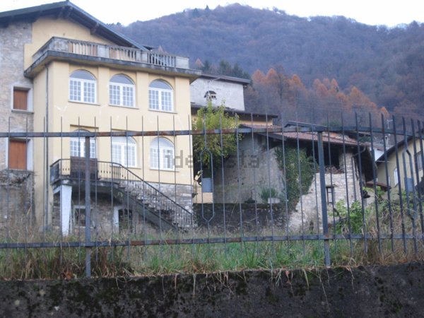 esavano in vendita a Centro Valle Intelvi