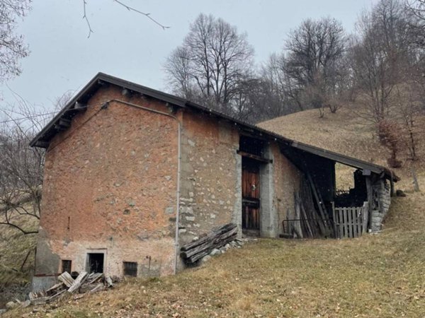 casa indipendente in vendita a Centro Valle Intelvi in zona San Fedele Intelvi