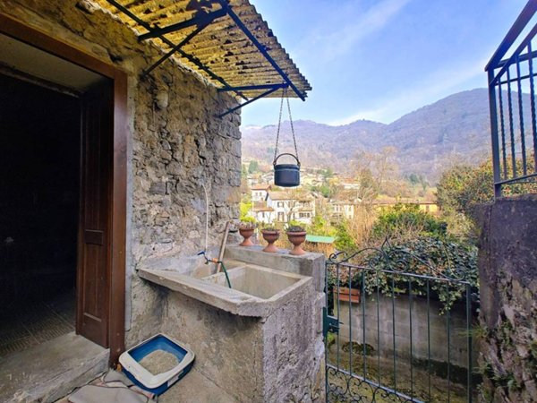 casa indipendente a Centro Valle Intelvi in zona Castiglione d'Intelvi