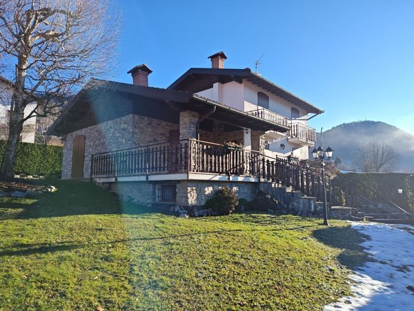 casa indipendente a Centro Valle Intelvi in zona Castiglione d'Intelvi