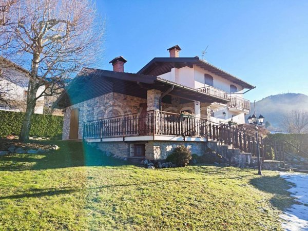 casa indipendente a Centro Valle Intelvi in zona Castiglione d'Intelvi