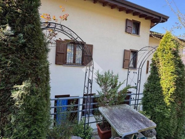 appartamento in vendita a Centro Valle Intelvi in zona Castiglione d'Intelvi