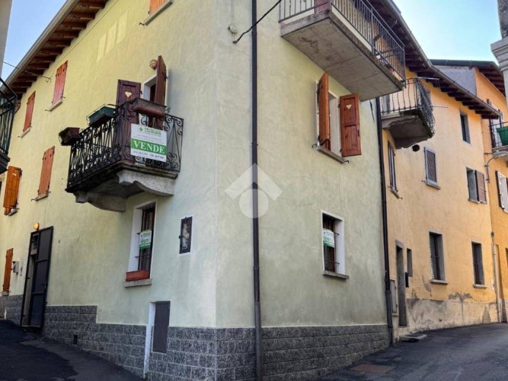 appartamento in vendita a Centro Valle Intelvi in zona San Fedele Intelvi