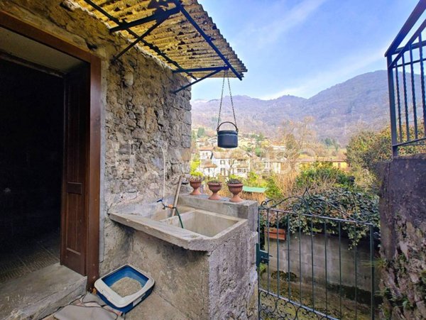casa indipendente a Centro Valle Intelvi in zona Castiglione d'Intelvi