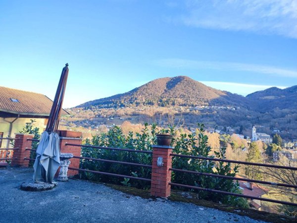 casa indipendente a Centro Valle Intelvi in zona Castiglione d'Intelvi