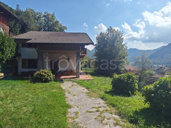 casa indipendente a Centro Valle Intelvi in zona Castiglione d'Intelvi