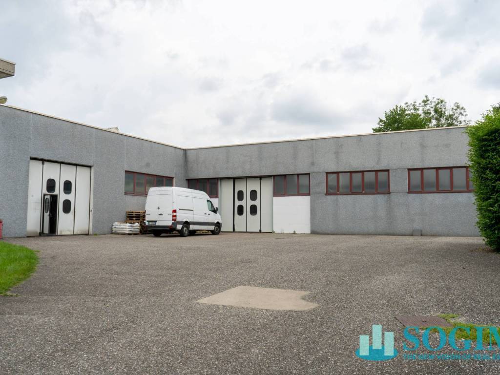 locale commerciale in vendita a Solbiate con Cagno in zona Cagno