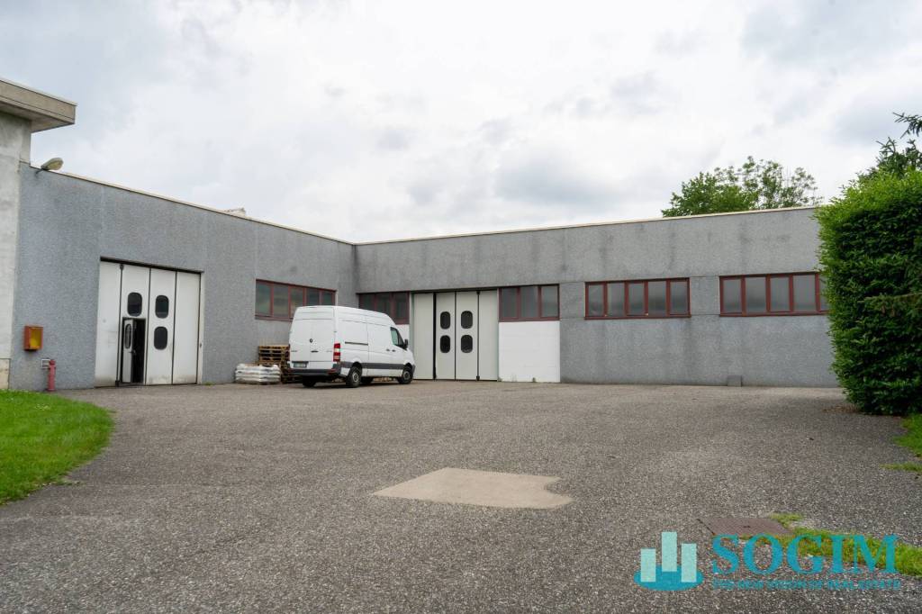 locale commerciale in vendita a Solbiate con Cagno