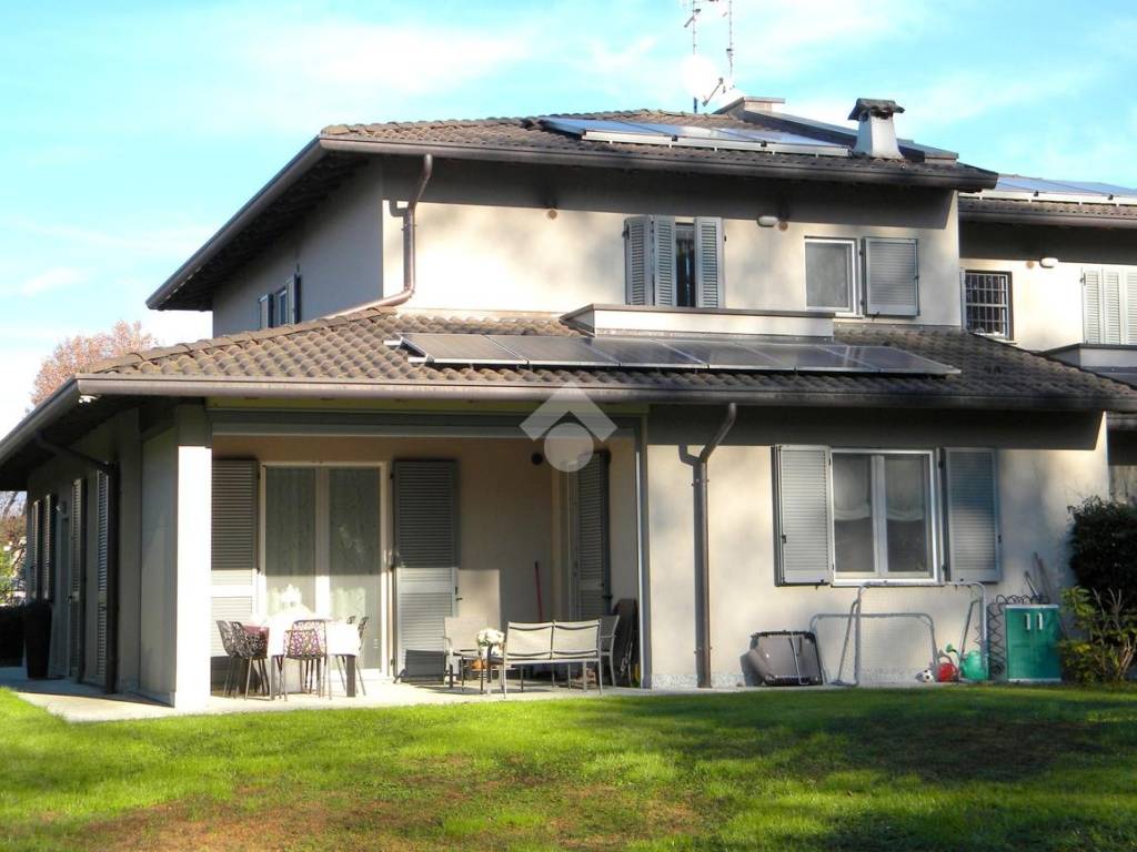 casa indipendente in vendita a Solbiate con Cagno in zona Cagno