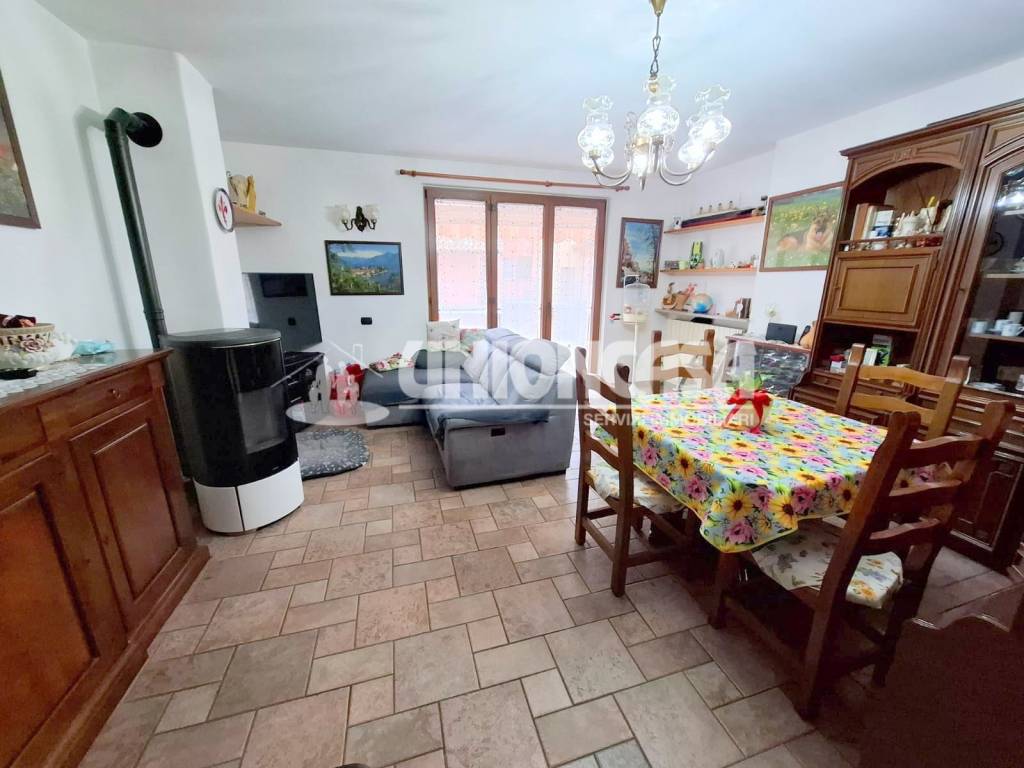 casa indipendente in vendita a Solbiate con Cagno in zona Cagno