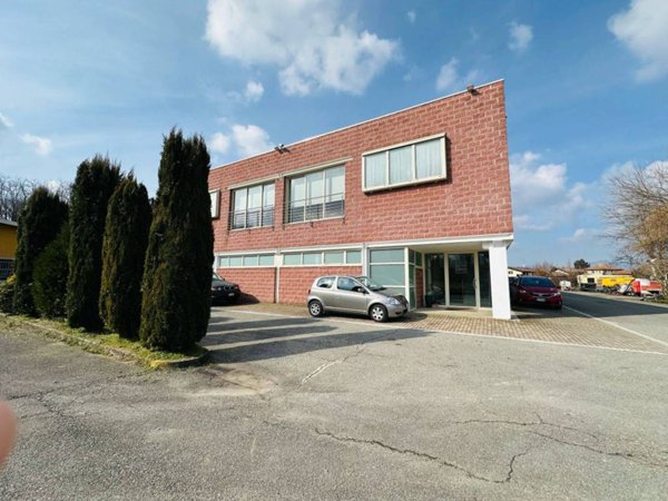 locale commerciale in vendita a Solbiate con Cagno