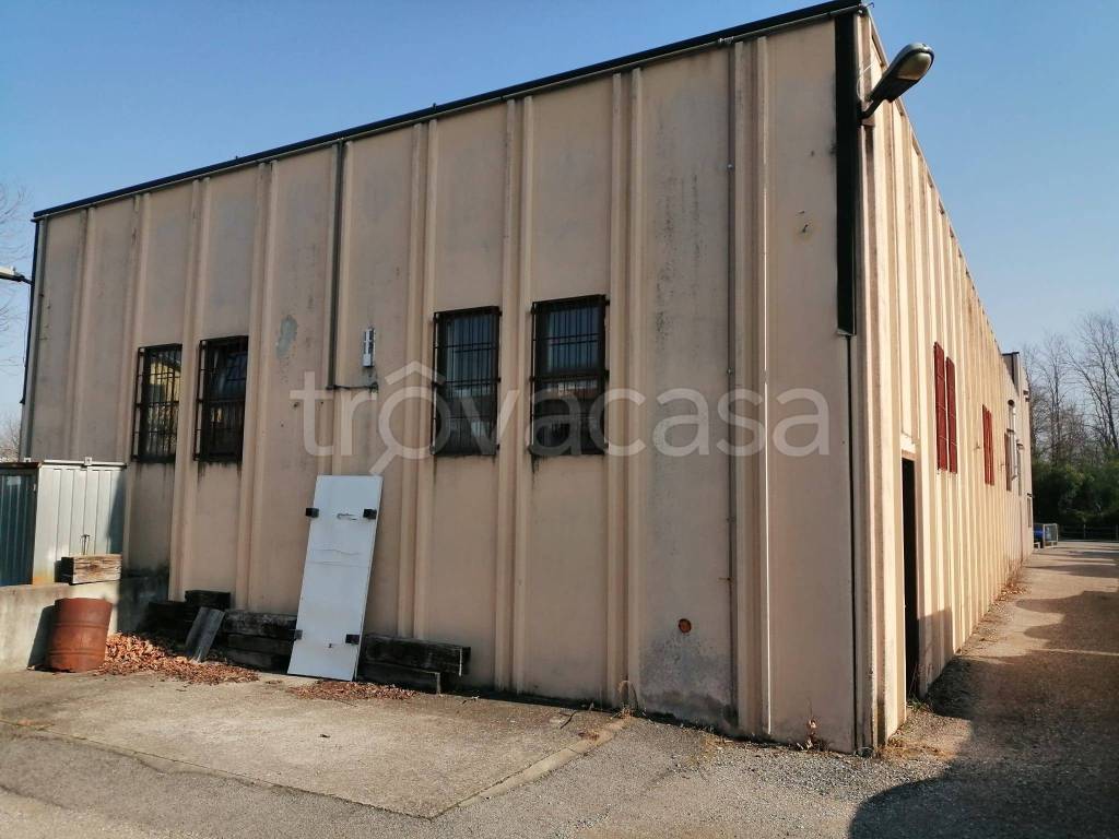 locale commerciale in vendita a Solbiate con Cagno