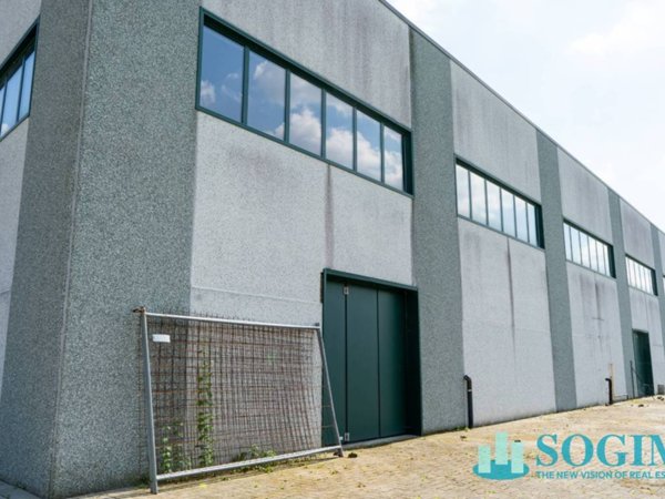 locale commerciale in vendita a Solbiate con Cagno