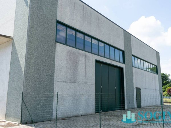 locale commerciale in vendita a Solbiate con Cagno