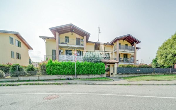 appartamento in vendita a Solbiate con Cagno in zona Solbiate