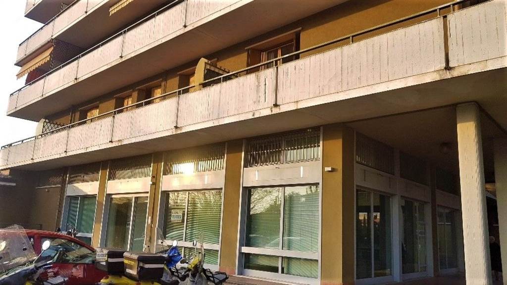 negozio in vendita a Solbiate con Cagno in zona Solbiate