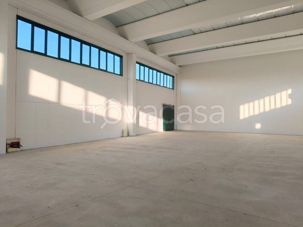 locale commerciale in vendita a Solbiate con Cagno