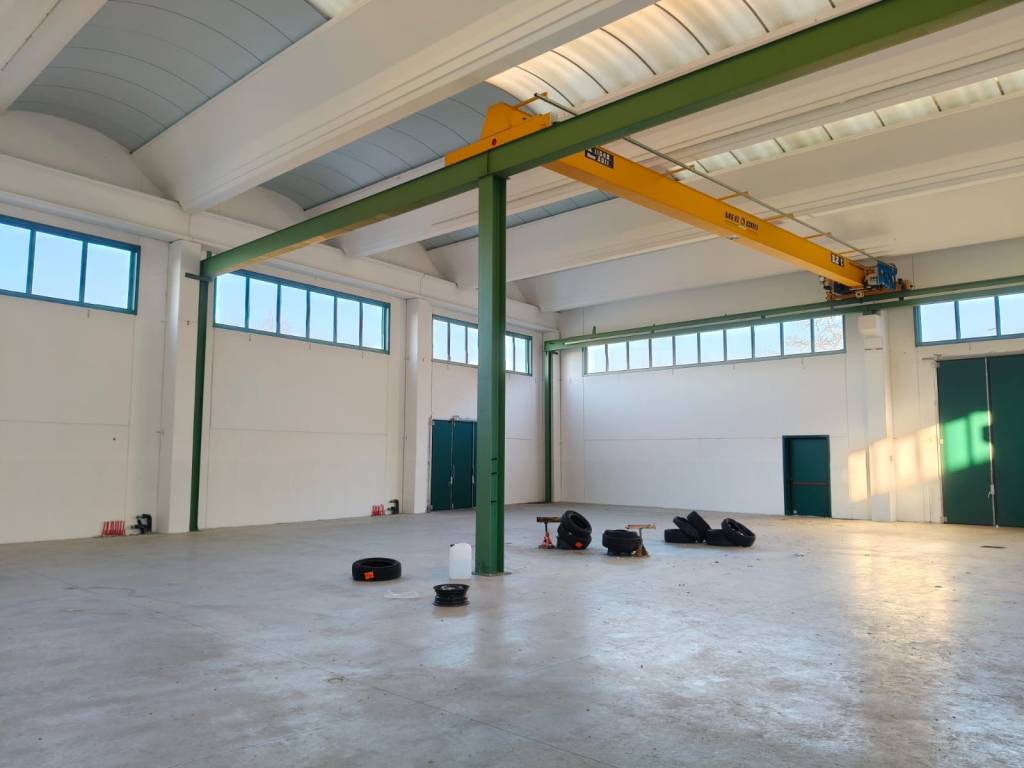 locale commerciale in vendita a Solbiate con Cagno