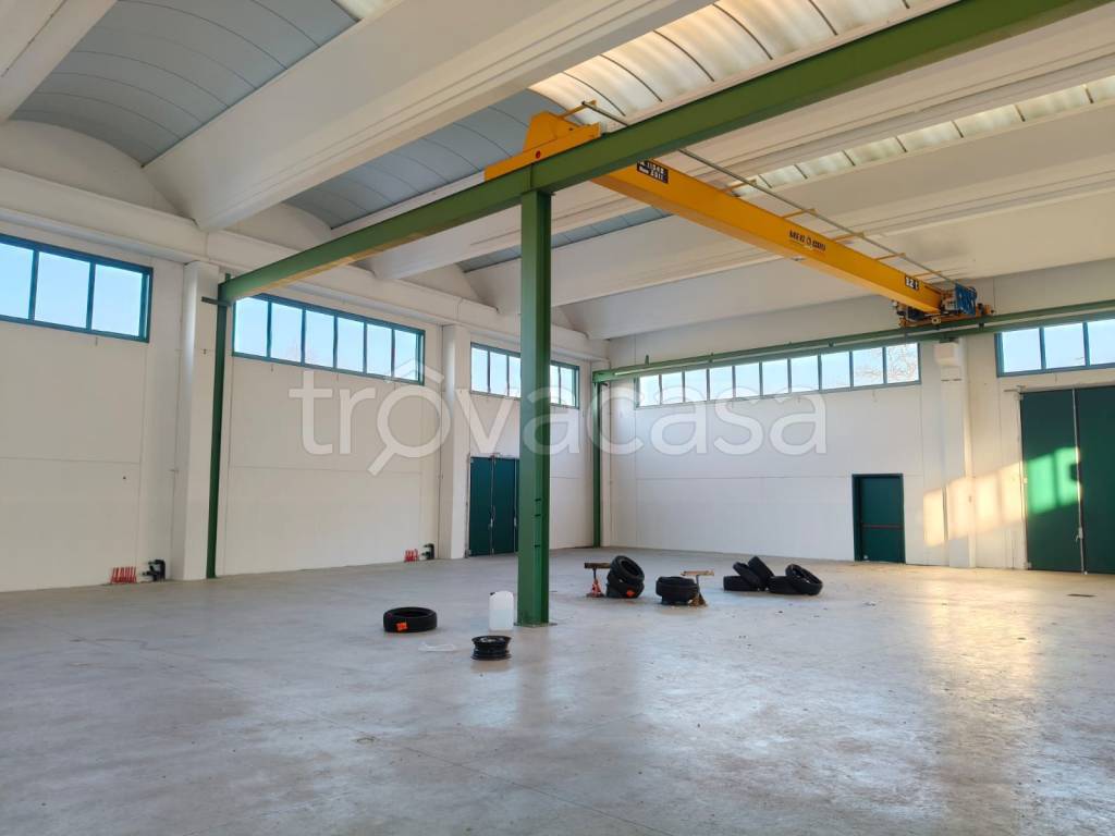 locale commerciale in vendita a Solbiate con Cagno