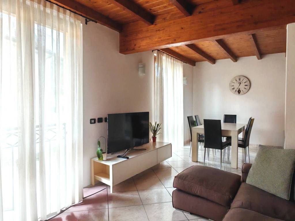 casa indipendente in vendita a Solbiate con Cagno in zona Solbiate