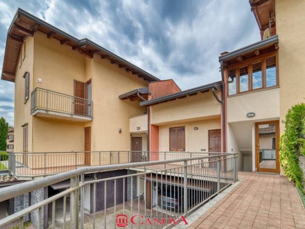 appartamento in vendita a Solbiate con Cagno in zona Cagno