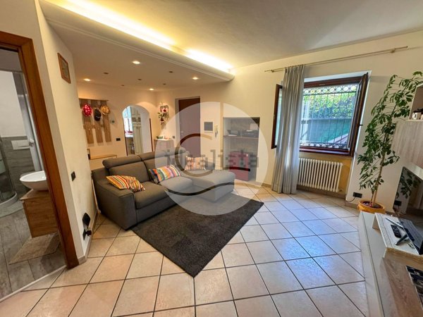 casa indipendente in vendita a Solbiate con Cagno in zona Solbiate