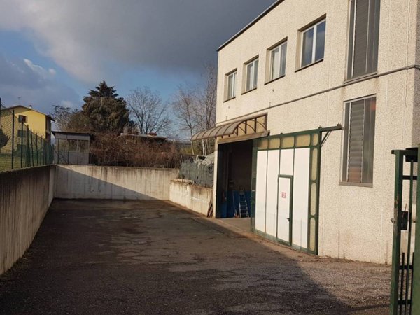 locale commerciale in vendita a Solbiate con Cagno in zona Cagno