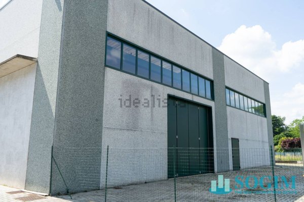 capannone in vendita a Solbiate con Cagno in zona Concagno