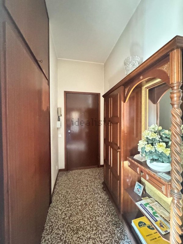 appartamento in vendita ad Uggiate con Ronago