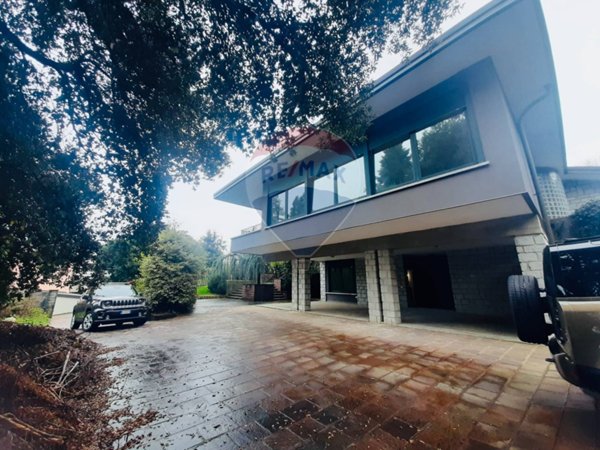 casa indipendente in vendita ad Uggiate con Ronago in zona Ronago