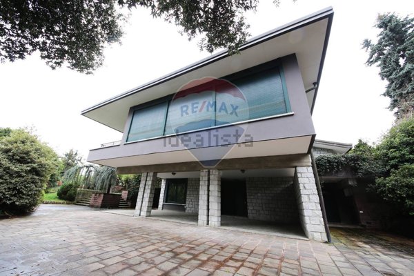 casa indipendente in vendita ad Uggiate con Ronago in zona Ronago