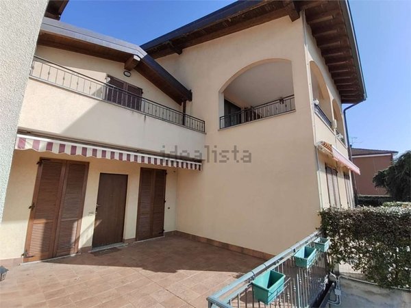 casa indipendente in vendita ad Uggiate con Ronago