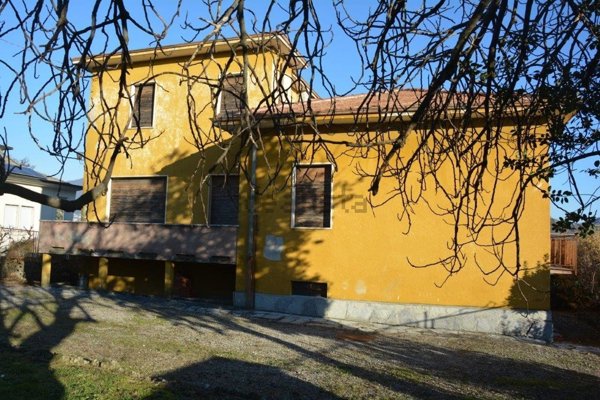 casa indipendente in vendita ad Uggiate con Ronago in zona Uggiate-Trevano