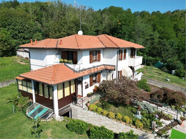 casa indipendente in vendita ad Uggiate con Ronago in zona Ronago
