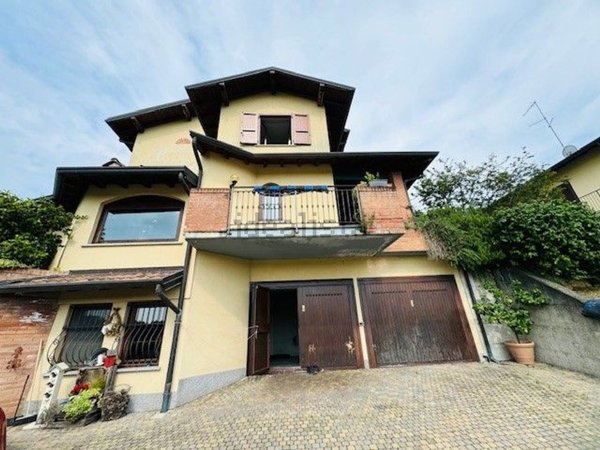 casa indipendente in vendita ad Uggiate con Ronago in zona Uggiate