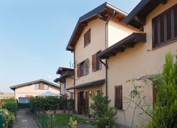 appartamento in vendita ad Uggiate con Ronago