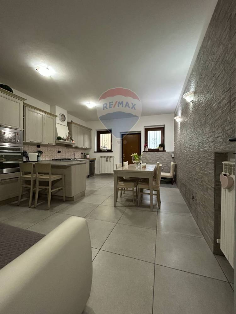 casa indipendente in vendita ad Uggiate con Ronago