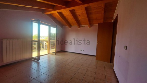 appartamento in vendita ad Uggiate con Ronago