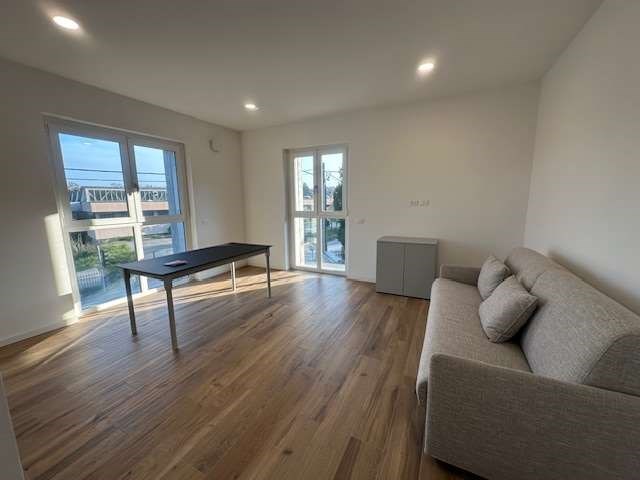 appartamento in vendita ad Uggiate con Ronago in zona Uggiate-Trevano