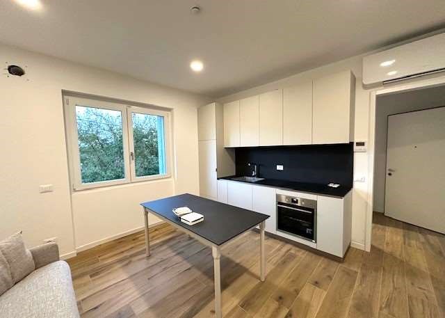 appartamento in vendita ad Uggiate con Ronago in zona Uggiate-Trevano