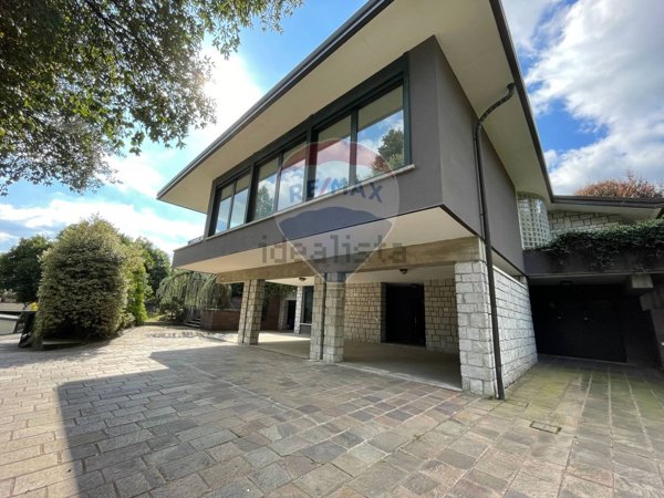 casa indipendente in vendita ad Uggiate con Ronago
