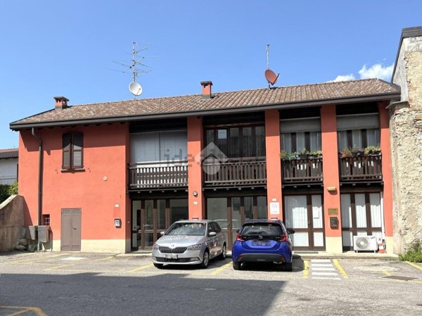 appartamento in vendita ad Uggiate con Ronago in zona Uggiate