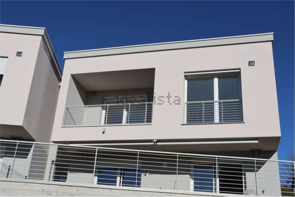 appartamento in vendita ad Uggiate con Ronago