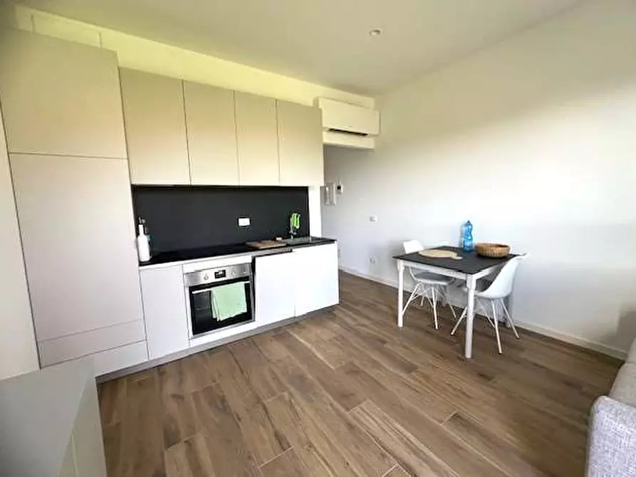 appartamento in vendita ad Uggiate con Ronago in zona Uggiate-Trevano