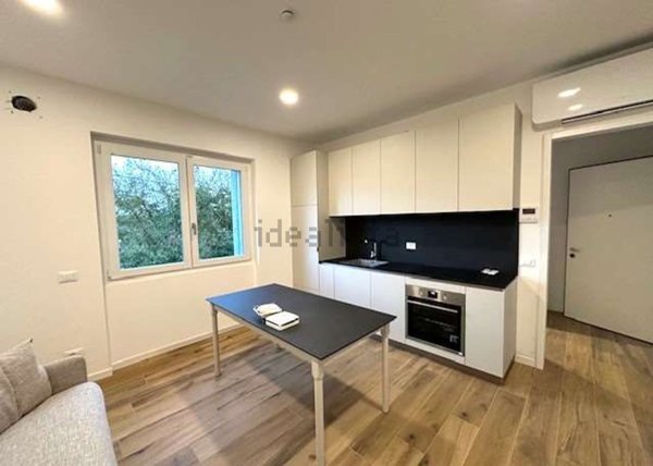 appartamento in vendita ad Uggiate con Ronago in zona Uggiate-Trevano