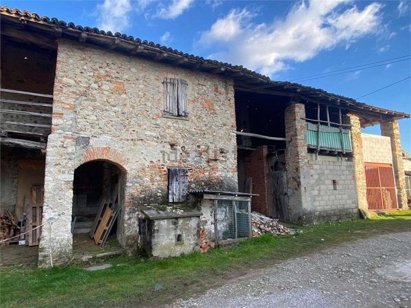 casale in vendita ad Uggiate con Ronago